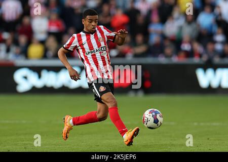 Swansea, Regno Unito. 08th Ott 2022. Jewison Bennette di Sunderland in azione. Incontro del campionato EFL Skybet, Swansea City contro Sunderland al Swansea.com Stadium di Swansea, Galles, sabato 8th ottobre 2022. Questa immagine può essere utilizzata solo per scopi editoriali. Solo per uso editoriale, licenza richiesta per uso commerciale. Nessun utilizzo nelle scommesse, nei giochi o nelle pubblicazioni di un singolo club/campionato/giocatore. pic di Andrew Orchard/Andrew Orchard SPORTS photography/Alamy Live news Credit: Andrew Orchard SPORTS photography/Alamy Live News Foto Stock