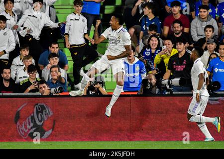 GETAFE, SPAGNA - 8 OTTOBRE: Éder Militao del Real Madrid CF durante la partita tra Getafe CF e Real Madrid CF della Liga Santander il 8 ottobre 2022 al Colosseo Alfonso Pérez di Getafe, Spagna. (Foto di Samuel Carreño/ PX Images) Foto Stock