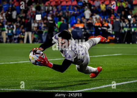 GETAFE, SPAGNA - 8 OTTOBRE: Lucas Cañizares del Real Madrid CF durante la partita tra Getafe CF e Real Madrid CF di la Liga Santander il 8 ottobre 2022 al Colosseo Alfonso Pérez di Getafe, Spagna. (Foto di Samuel Carreño/ PX Images) Foto Stock