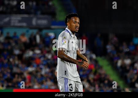 GETAFE, SPAGNA - 8 OTTOBRE: Éder Militao del Real Madrid CF durante la partita tra Getafe CF e Real Madrid CF della Liga Santander il 8 ottobre 2022 al Colosseo Alfonso Pérez di Getafe, Spagna. (Foto di Samuel Carreño/ PX Images) Foto Stock