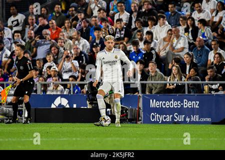 GETAFE, SPAGNA - 8 OTTOBRE: Fede Valverde del Real Madrid CF durante la partita tra Getafe CF e Real Madrid CF della Liga Santander il 8 ottobre 2022 al Colosseo Alfonso Pérez di Getafe, Spagna. (Foto di Samuel Carreño/ PX Images) Foto Stock