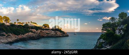 Tramonto su Cala Anguila, Porto Cristo, Maiorca, Spagna, Europa Foto Stock