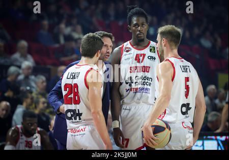 Sam Rotsaert, allenatore capo di Spirou, nella foto durante una partita di basket tra Spirou Charleroi e RSW Liege Basket, sabato 08 ottobre 2022 a Charleroi, il 02° giorno del National Round Belgium nei campionati belgi di basket della prima divisione della 'BNXT League'. BELGA PHOTO VIRGINIE LEFOUR Foto Stock