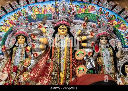 Foto di Durga Idol in una casa zamindar nel Sud 24 Parganas. Il Pujo, risalente a circa 350 anni fa, è molto famoso in questa regione. Foto Stock