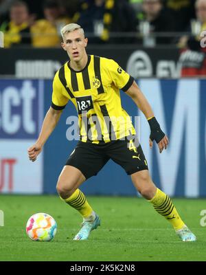 Nico Schlotterbeck di Borussia Dortmund Borussia Dortmund - FC Bayern Muenchen Football Bundesliga Fussball 1. Bundesliga Saison 2022/ 2023 8.10.2022 © diebilderwelt / Alamy Stock Foto Stock