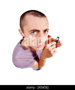 Lottare con la nuova tecnologia. Un giovane perplesso che cerca di comporre un piccolo cellulare. Foto Stock