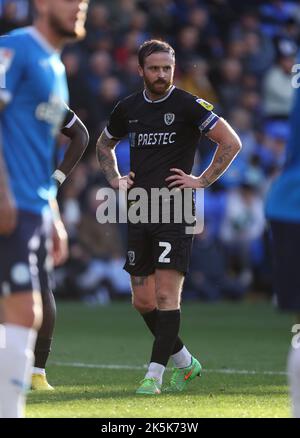 Peterborough, Regno Unito. 08th Ott 2022. John Brayford (BA) al Peterborough United contro Burton Albion, una partita della EFL League, al Weston Homes Stadium, Peterborough, Cambridgeshire. Credit: Paul Marriott/Alamy Live News Foto Stock