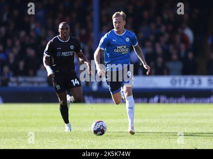 Peterborough, Regno Unito. 08th Ott 2022. Frankie Kent (PU) al Peterborough United contro Burton Albion, una partita della EFL League, al Weston Homes Stadium, Peterborough, Cambridgeshire. Credit: Paul Marriott/Alamy Live News Foto Stock