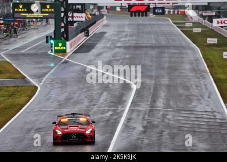 Suzuka, Giappone. 9th Ott 2022. La Mercedes FIA Safety Car si dirige sul circuito. 09.10.2022. Campionato del mondo Formula 1, Rd 18, Gran Premio del Giappone, Suzuka, Giappone, Giorno della gara. Il credito fotografico dovrebbe essere: XPB/immagini dell'Associazione Stampa. Credit: XPB Images Ltd/Alamy Live News Foto Stock