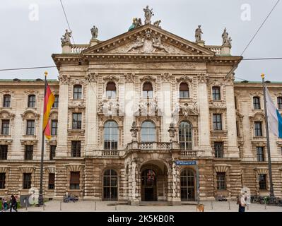 Monaco di Baviera, Germania - 4 luglio 2011 : Justizpalast. Palazzo di Giustizia, Palazzo di Giustizia neo-barocco del Dipartimento di Giustizia Bavarese, ingresso frontale. Foto Stock