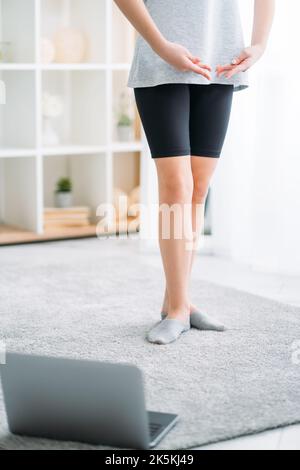 balletto in linea della classe di danza ragazza di formazione casa Foto Stock