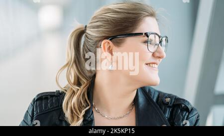 donna di successo lifestyle corpo faccia positiva Foto Stock