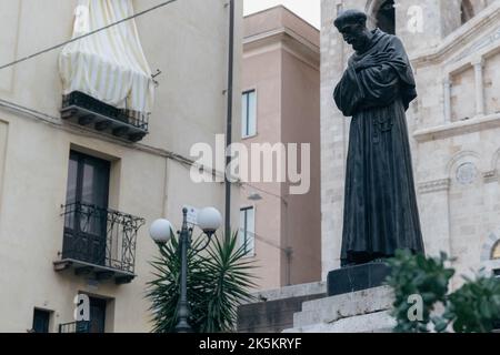 Statua nel centro storico, Cagliari Foto Stock