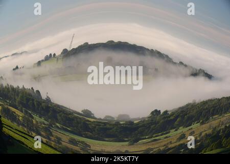 Piegando la visuale con una lente fisheye si ottiene un'affascinante immagine di paesaggio variabile. Foto Stock