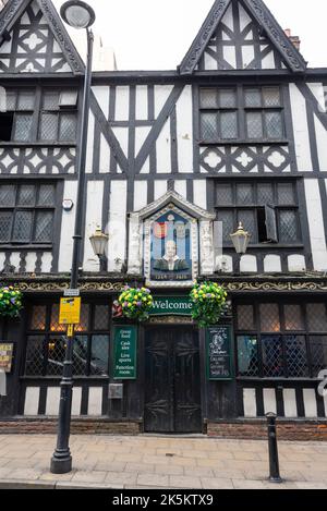 The Shakespeare Pub con facciata in legno, Fountain Street, Manchester, Inghilterra Foto Stock