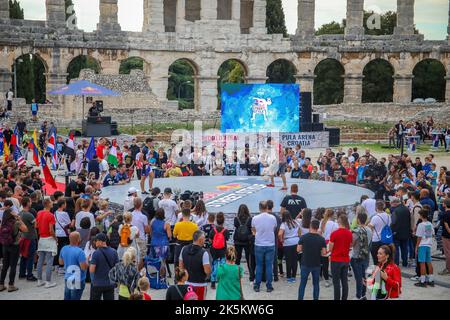 Le finali mondiali di Red Bull Street Style, il concorso di tecnica con la palla, si sono tenute nell'Arena di Pola, in Croazia, il 8 ottobre 2022. Foto di Srecko Niketic/PIXSELL/ABACAPRESS.COM Foto Stock