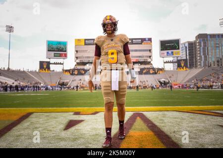 Paul Tyson (9), quartback dello stato dell'Arizona, cammina sulla zona finale per pregare prima di lasciare il campo prima di una partita di football dell'università NCAA contro il WAS Foto Stock