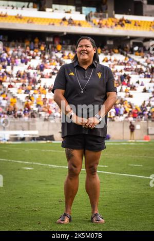 Jessica Pressley, ex alumni dello stato dell'Arizona, è onorata a metà campo durante la cerimonia dell'Arizona state Hall durante la metà di una partita di football dell'università NCAA Foto Stock