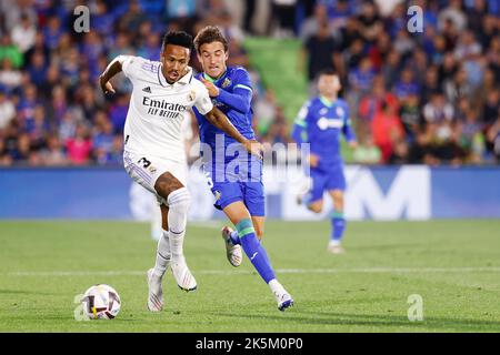 Eder Militao del Real Madrid e Luis Milla di Getafe durante il campionato spagnolo la Liga partita di calcio tra Getafe CF e Real Madrid il 8 ottobre 2022 allo stadio del Coliseum Alfonso Perez di Getafe, Madrid, Spagna - Foto: Oscar J Barroso/DPPI/LiveMedia Foto Stock