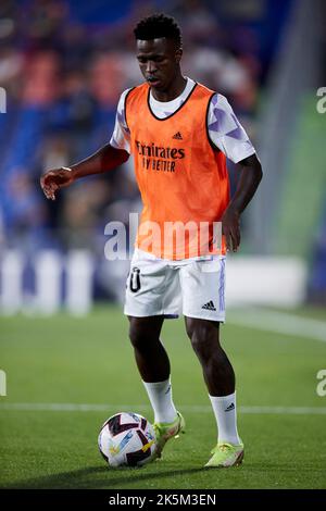 MADRID, SPAGNA - 08 OTTOBRE: Vinicius Jr del Real Madrid CF si scalda prima della partita la Liga Santander tra Getafe CF e Real Madrid CF il 08 ottobre 2022 al Colosseo Alfonso Perez di Madrid, Spagna. Credit: Ricardo Larreina/AFLO/Alamy Live News Foto Stock