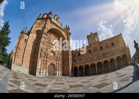 Convento de San Esteban a Salamanca, Spagna. Un monastero domenicano, il Convento de San Esteban (Saint Stephen) è stata costruita nel 1524 su iniziativa di Foto Stock
