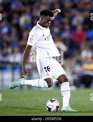 MADRID, SPAGNA - 08 OTTOBRE: Aurelien Tchouameni del Real Madrid CF in azione durante la partita la Liga Santander tra Getafe CF e Real Madrid CF il 08 ottobre 2022 al Colosseo Alfonso Perez di Madrid, Spagna. Credit: Ricardo Larreina/AFLO/Alamy Live News Foto Stock