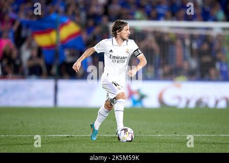 MADRID, SPAGNA - 08 OTTOBRE: Luka Modric del Real Madrid CF0 in azione durante la partita la Liga Santander tra Getafe CF e Real Madrid CF il 08 ottobre 2022 al Colosseo Alfonso Perez di Madrid, Spagna. Credit: Ricardo Larreina/AFLO/Alamy Live News Foto Stock