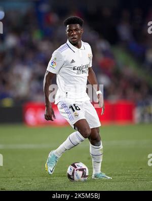 MADRID, SPAGNA - 08 OTTOBRE: Aurelien Tchouameni del Real Madrid CF in azione durante la partita la Liga Santander tra Getafe CF e Real Madrid CF il 08 ottobre 2022 al Colosseo Alfonso Perez di Madrid, Spagna. Credit: Ricardo Larreina/AFLO/Alamy Live News Foto Stock