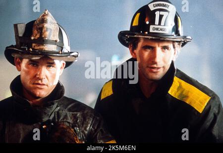 KURT RUSSELL e WILLIAM BALDWIN in BACKDRAFT (1991), diretto da RON HOWARD. Credit: FOTO UNIVERSALI / Album Foto Stock