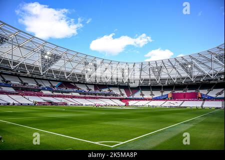 Londra, Regno Unito. 10th Ott 2022. Londra, Regno Unito. 9th Ott 2022. Londra, Regno Unito. 09th Ott 2022. Il London Stadium è pronto per la partita della Premier League tra West Ham United e Fulham allo stadio di Londra, il Queen Elizabeth Olympic Park, Londra, Inghilterra il 9 ottobre 2022. Foto di Phil Hutchinson. Solo per uso editoriale, licenza richiesta per uso commerciale. Non è utilizzabile nelle scommesse, nei giochi o nelle pubblicazioni di un singolo club/campionato/giocatore. Credit: UK Sports Pics Ltd/Alamy Live News Foto Stock