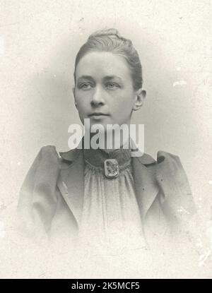 Foto ritratto di Hilma af Klint di un fotografo sconosciuto Foto Stock