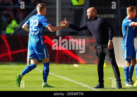 UTRECHT - (lr) Maxim Dekker di AZ, AZ allenatore Pascal Jansen durante la partita olandese di Eredivie tra FC Utrecht e AZ Alkmaar a Stadion Galgenwaard il 9 ottobre 2022 a Utrecht, Paesi Bassi. ANP ED DEL POL Foto Stock