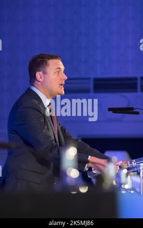 The Co-operated Party Conference 2022, Queens Hotel, Leeds, Yorkshire, Inghilterra, REGNO UNITO. 9th Ott 2022. WES Streeting MP, Shadow Secretary of state for Health and Social Care, intervenendo alla Conferenza annuale del Partito cooperativo. Credit: Alan Beastall/Alamy Live News Foto Stock