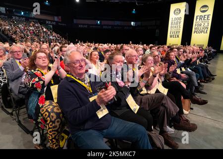 Aberdeen, Scozia, Regno Unito. 9th ottobre 2022. I delegati plaudono durante il discorso del primo Ministro John Swinney. Iain Masterton/ Alamy Live News Foto Stock