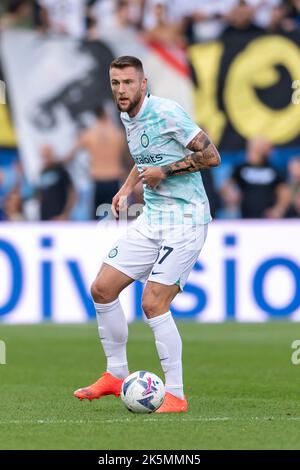 Milano Skriniar (Inter) durante la 'Serie A' partita tra Sassuolo 1-2 Inter allo Stadio Mapei il 8 ottobre 2022 a Reggio Emilia. Credit: Maurizio Borsari/AFLO/Alamy Live News Foto Stock