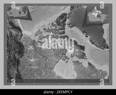 Nunavut, territorio del Canada. Mappa in scala di grigi con laghi e fiumi. Mappe delle posizioni ausiliarie degli angoli Foto Stock