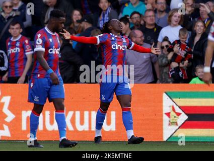 Eberechi Eze di Crystal Palace festeggia il secondo gol del loro lato durante la partita della Premier League al Selhurst Park, Londra. Data immagine: Domenica 9 ottobre 2022. Foto Stock