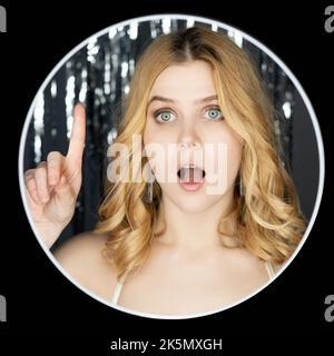 compleanno sorpresa indovinata donna trovare decisione Foto Stock