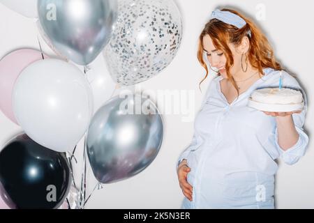 baby boom felice donna godendo la gravidanza festiva Foto Stock