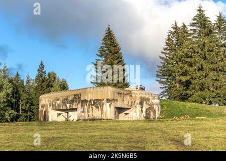 REPUBBLICA CECA, Orlicke Hory - 26 settembre 2022: Bunker di guerra ceco dalla seconda guerra mondiale Fortezza militare di confine 'Hanickaa' costruita nel 1936-1938. Foto Stock