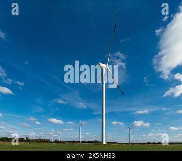 Fattoria eolica vicino a Donnern, Loxstedt, Cuxhaven, bassa Sassonia, Germania Foto Stock