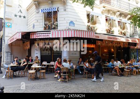 Parigi, Francia-11 ottobre 2022 :il tradizionale bistrot francese Choron si trova nel 9th° distretto di Parigi, in rue Choron. Foto Stock