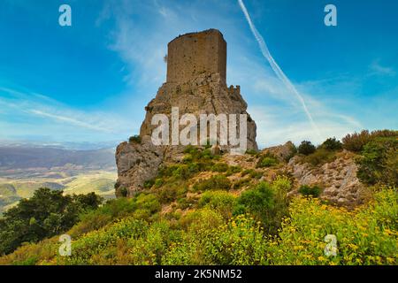 Castello di Queribus sulla collina Foto Stock