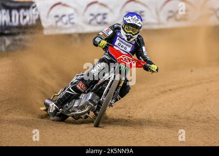 Tai Woffinden - tre volte campione del mondo britannico speedway Rider - Gran Premio di circuito al Cardiff Millennium/Principality Stadium nel 2013 Foto Stock