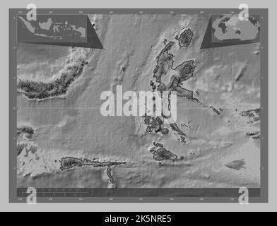 Maluku Utara, provincia dell'Indonesia. Mappa in scala di grigi con laghi e fiumi. Mappe delle posizioni ausiliarie degli angoli Foto Stock