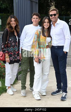 Roma, Italia. 09th Ott 2022. Laura Gabrielli (l), Jhon Ossini (c), Melissa Ossini (c) e Massimiliano Ossini (r) partecipano alla seconda giornata dell'evento Tennis and Friends di prevenzione organizzato dal Policlinico Gemelli al Foro Italico. (Foto di Mario Cartelli/SOPA Images/Sipa USA) Credit: Sipa USA/Alamy Live News Foto Stock