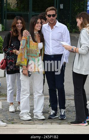 Roma, Italia. 09th Ott 2022. Laura Gabrielli (l), Jhon Ossini (c), Melissa Ossini (c) e Massimiliano Ossini (r) partecipano alla seconda giornata dell'evento Tennis and Friends di prevenzione organizzato dal Policlinico Gemelli al Foro Italico. (Foto di Mario Cartelli/SOPA Images/Sipa USA) Credit: Sipa USA/Alamy Live News Foto Stock