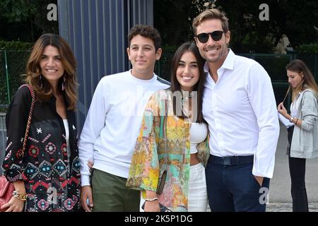 Roma, Italia. 09th Ott 2022. Laura Gabrielli (l), Jhon Ossini (c), Melissa Ossini (c) e Massimiliano Ossini (r) partecipano alla seconda giornata dell'evento Tennis and Friends di prevenzione organizzato dal Policlinico Gemelli al Foro Italico. (Foto di Mario Cartelli/SOPA Images/Sipa USA) Credit: Sipa USA/Alamy Live News Foto Stock