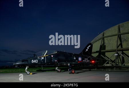 Nightshoot finale al Cornwall Aviation Heritage Centre prima della sua chiusura il 31st 2022 ottobre Foto Stock