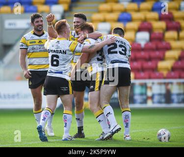 York, Inghilterra -11th Settembre 2022 -Tom Inman di York Knights festeggia con i compagni di squadra. Campionato di rugby League Betfred, York City Knights vs Workington Town al LNER Community Stadium, York, Regno Unito Foto Stock